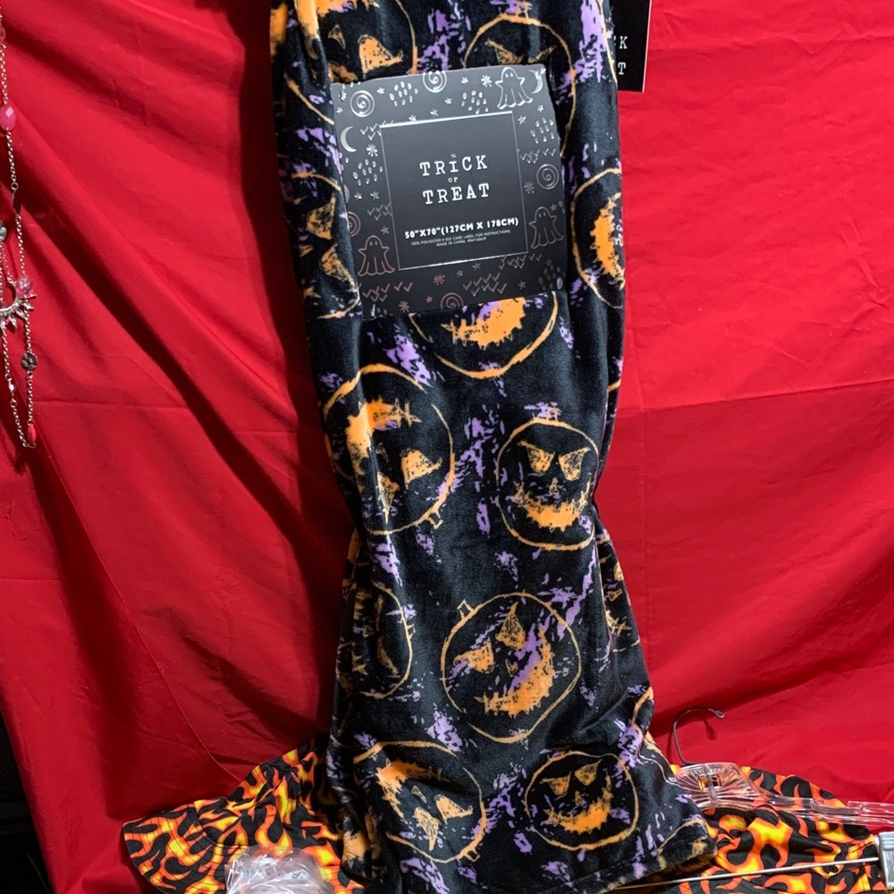 Halloween Trick or Treat plush Blanket 50x70